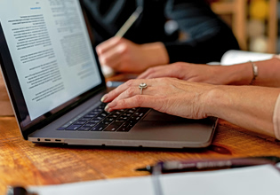 Δικηγόροι προειδοποιούν: Οι συζητήσεις σας με chatbot μπορεί να χρησιμοποιηθούν εναντίον σας