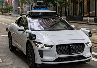 Geely vs Tesla: Η Κίνα «πατάει γκάζι» στα robotaxi