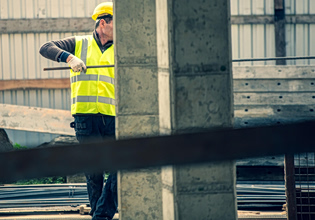 Πέραμα: Εκσκαφέας έπεσε στο πόδι 62χρονου εργάτη και τον τραυμάτισε σοβαρά