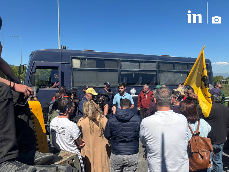 Οι αγρότες θέλουν να αποκλείσουν συμβολικά τον Ε65 – Φραγμός από την ΕΛ.ΑΣ.