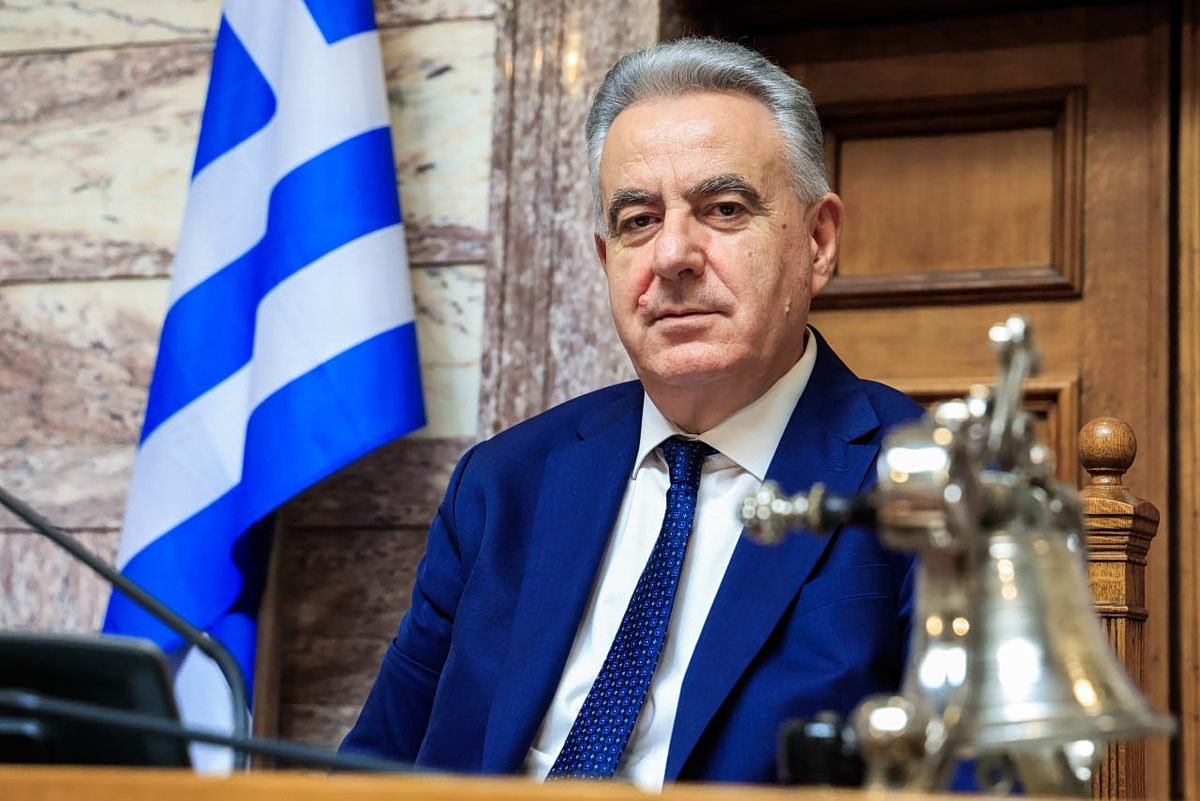 ΠΑΣΟΚ: Πώς ο κ. Καββαδάς υπηρετούσε στην Πολεμική Αεροπορία και είχε παράλληλα επιχείρηση