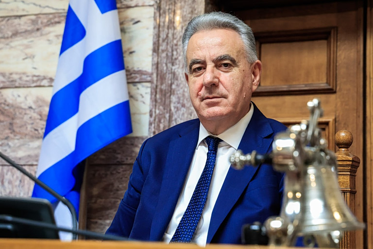 ΠΑΣΟΚ: Πώς ο κ. Καββαδάς υπηρετούσε στην Πολεμική Αεροπορία και είχε παράλληλα επιχείρηση