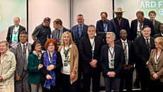 Στο συνέδριο του Σιν Φέιν ο Φάμελλος – «Απαιτείται ένα παγκόσμιο ειρηνικό, αντιπολεμικό και αντιπυρηνικό κίνημα»