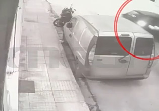 Άγιος Δημήτριος: Η στιγμή που ο 20χρονος φτάνει στο πάρκο Ασυρμάτου πριν τη δολοφονία του 27χρονου