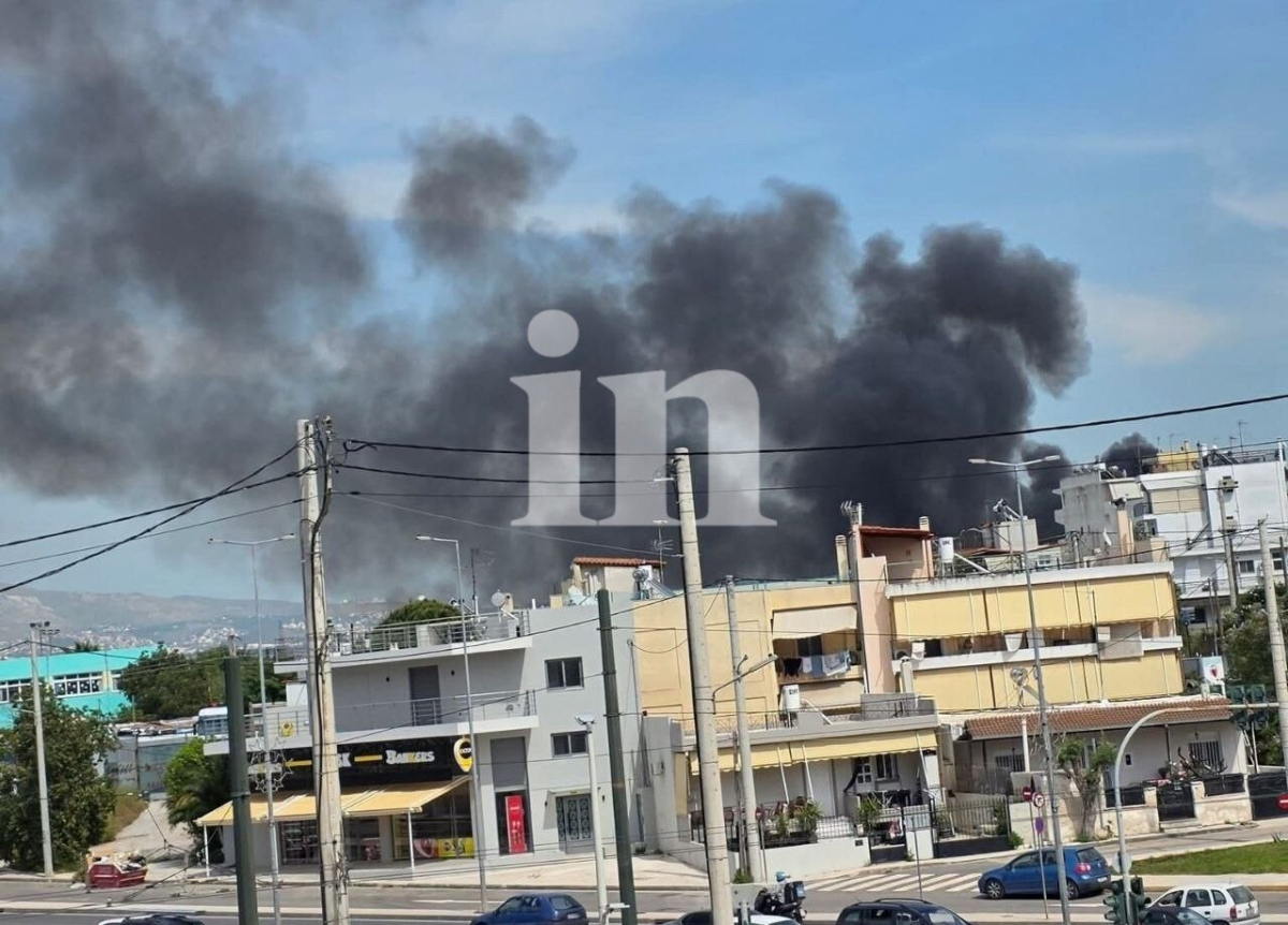 Μεγάλη φωτιά σε κατάστημα στο Ίλιον – Εκρήξεις και απεγκλωβισμοί