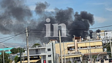 Μεγάλη φωτιά σε ισόγειο κατάστημα στο Ίλιον – Κάηκε ολοσχερώς το τριώροφο κτίριο με διαμερίσματα