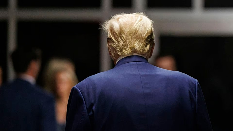 Μήπως ο πρόεδρος Τραμπ έκανε λάθος που τα έβαλε με τον Πάπα – Η «ιερή μάχη» που μπορεί να του στοιχίσει ακριβά