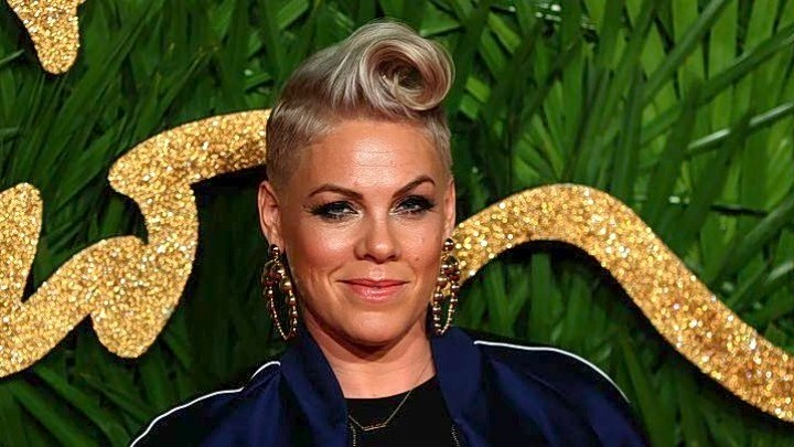 Pink: Στο ρόλο της παρουσιάστριας στα 79α Βραβεία Tony στη Νέα Υόρκη