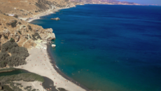 Κρήτη: Ένα 5χρονο παιδί πάτησε αναμμένα κάρβουνα σε παραλία – Στο εξωτερικό με ειδική πτήση