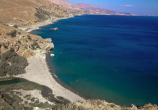 Κρήτη: Ένα 5χρονο παιδί πάτησε αναμμένα κάρβουνα σε παραλία – Στο εξωτερικό με ειδική πτήση