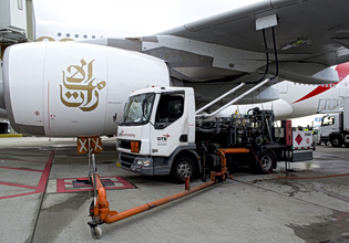 Αναταράξεις στα αεροπορικά ταξίδια από την εκτόξευση των τιμών στα καύσιμα