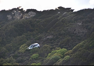 Ρόδος: Δικαστικό θρίλερ πίσω από την απόπειρα 45χρονου να ρίξει στον γκρεμό Ι.Χ. με την πρώην και το παιδί του