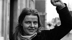 «Σ’ αγαπώ, πατέρα, αλλά μισώ όσα εκπροσωπείς»: Από την ελίτ στον IRA η «περήφανα ένοχη» Ρόουζ Ντάγκντεϊλ