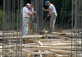 ΕΛΣΤΑΤ: «Φωτιά» τα υλικά στον κατασκευαστικό κλάδο – Αύξηση 2,5% του γενικού δείκτη τιμών στα νέα κτίρια