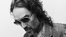 Ο Ράσελ Μπραντ παραδέχθηκε ότι έκανε σεξ με 16χρονη