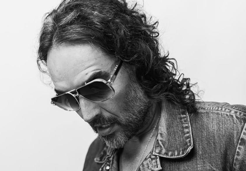 Ο Ράσελ Μπραντ παραδέχθηκε ότι έκανε σεξ με 16χρονη