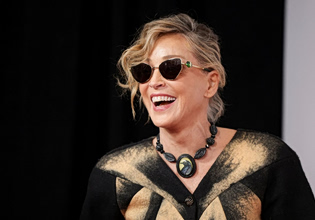 Σάρον Στόουν: Αποκαλύπτει ποιος ηθοποιός φιλάει καλύτερα στο Χόλιγουντ