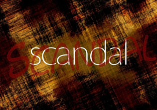 Της βυθισμένης στα σκάνδαλα κυβέρνησης, της φταίνε οι θεσμοί