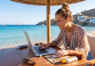 Διακοπές στα κρυφά: Γιατί πλέον οι εργαζόμενοι τρέμουν να ζητήσουν την κανονική τους άδεια;