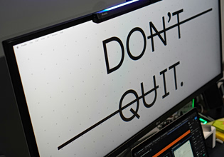 Οι νέοι αλλάζουν τους κανόνες εργασίας και λένε «όχι» στο burnout του γραφείου – 1 στους 4 επιλέγει τεχνικά επαγγέλματα