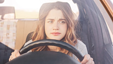 Οι 15 παραβάσεις που μπορούν να σας κάνουν να χάσετε το δίπλωμά σας και να δώσετε ξανά εξετάσεις