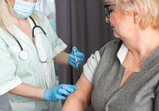 Πόσα εμβόλια χρειάζονται οι ενήλικες; Περισσότερα από όσα νομίζετε