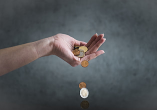 Η κοινωνία ήδη πληρώνει το μάρμαρο