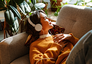 Γονιδιακή θεραπεία σε ένεση χάρισε ακοή σε εκ γενετής κωφούς