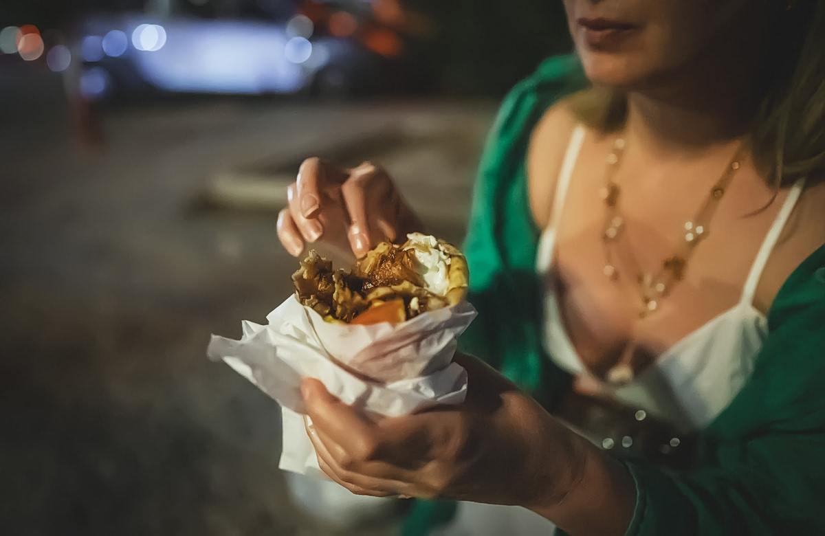 Είδος πολυτελείας το σουβλάκι – Φτάνει πλέον τα 5 ευρώ το τυλιχτό