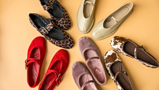 Μπαλαρίνες για όλες τις ώρες: Το πιο ευέλικτο παπούτσι της σεζόν επιστρέφει δυναμικά