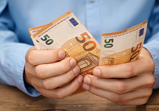 Ληξιπρόθεσμα χρέη στην Εφορία: Εκτοξεύτηκαν πάνω από τα 114 δισ. ευρώ