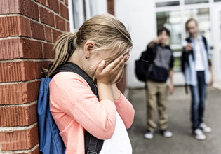 Μπούλινγκ στα σχολεία: Βία, εκφοβισμός και… όλοι εναντίον όλων