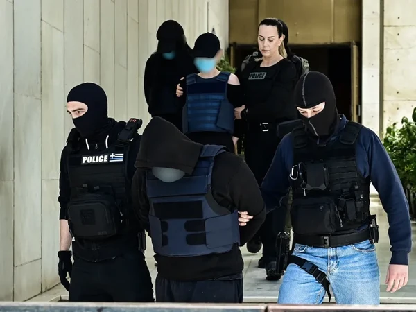 Άγιος Δημήτριος: Τι αποκαλύπτει η 20χρονη για θύμα και δράστη – Ο ένας ζήλευε, ο άλλος «τον έβλεπε στον ύπνο του»