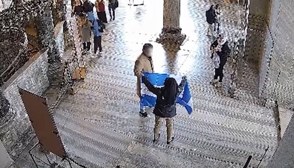 Τουρκία: Συνελήφθησαν δύο Έλληνες που άνοιξαν ελληνική σημαία μέσα στην Αγία Σοφία