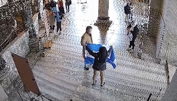 Τουρκία: Συνελήφθησαν δύο Έλληνες που άνοιξαν ελληνική σημαία μέσα στην Αγία Σοφία