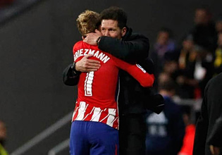 Τρομερός Σιμεόνε: Υποκλίθηκε στον Γκριεζμάν και τον… προειδοποίησε ότι θα γίνει αλλαγή αν δεν τρέχει! (vid)