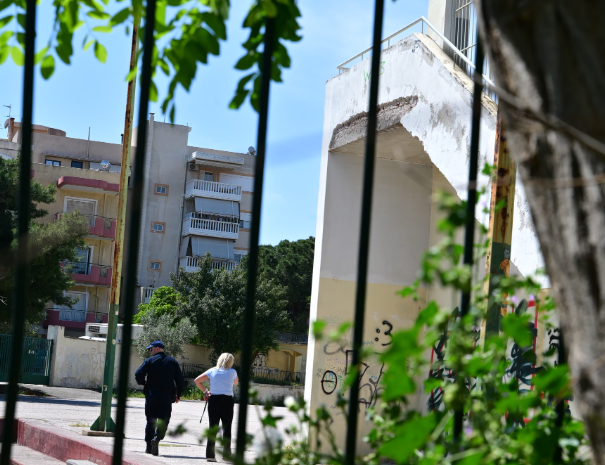 Κρίσιμες οι επόμενες ημέρες για την 13χρονη που έπεσε από μπαλκόνι σχολείου στο Χαϊδάρι - Παραμένει διασωληνωμένη στη ΜΕΘ