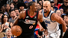 NBA: Πέρασαν στα play offs οι Σίξερς, ανατροπή και «ζωντανοί» με Κάρι οι Γουόριορς (vids)