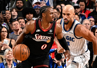 NBA: Πέρασαν στα play offs οι Σίξερς, ανατροπή και «ζωντανοί» με Κάρι οι Γουόριορς (vids)