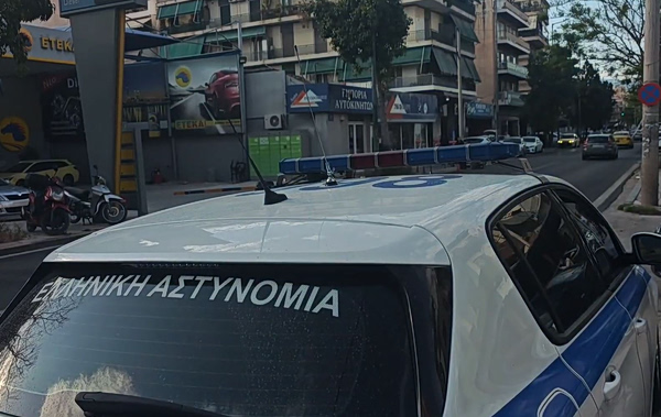 Σοβαρό τροχαίο με παράσυρση και εγκατάλειψη 16χρονης στη Λιοσίων – Σε σοβαρή κατάσταση στο ΚΑΤ η ανήλικη