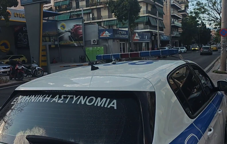 Σοβαρό τροχαίο με παράσυρση και εγκατάλειψη 16χρονης στη Λιοσίων – Σε σοβαρή κατάσταση στο ΚΑΤ η ανήλικη