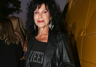 Σοφία Βόσσου: Εξοργισμένη με δημοσίευμα που γράφει ότι πέθανε