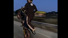 Ταυτοποιήθηκαν δύο οδηγοί μοτοσυκλετών που έτρεχαν και έκαναν σούζες σε Ρόδο, Αττική, Ναύπλιο