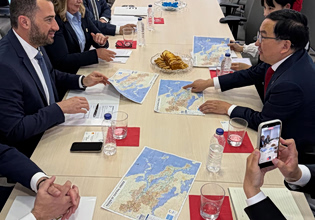 Συνάντηση του Περιφερειάρχη Στερεάς Ελλάδας με τον Πρέσβη της Κίνας