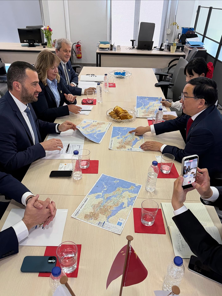 Συνάντηση του Περιφερειάρχη Στερεάς Ελλάδας με τον Πρέσβη της Κίνας