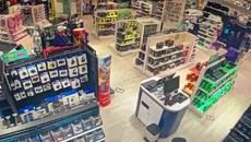 Βίντεο ντοκουμέντα δείχνουν τη δράση της σπείρας που χτυπούσε καταστήματα ηλεκτρονικών ειδών