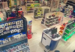 Βίντεο ντοκουμέντα δείχνουν τη δράση της σπείρας που χτυπούσε καταστήματα ηλεκτρονικών ειδών