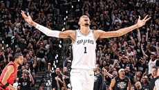 NBA: Πέρασαν οι Σπερς, έμειναν «ζωντανοί» οι Σίξερς (vids)