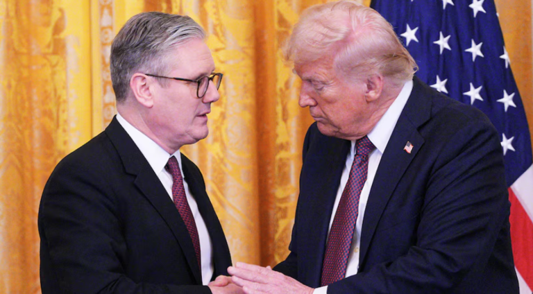 Ο Τραμπ απειλεί με «μεγάλο τελωνειακό δασμό» τη Βρετανία εάν δεν καταργήσει φόρο ψηφιακών υπηρεσιών