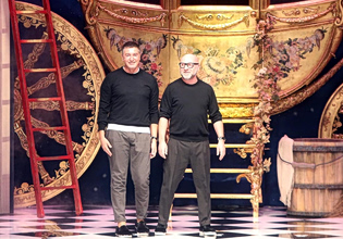Dolce & Gabbana: Ο Στέφανο Γκαμπάνα παραιτήθηκε από τη θέση του προέδρου